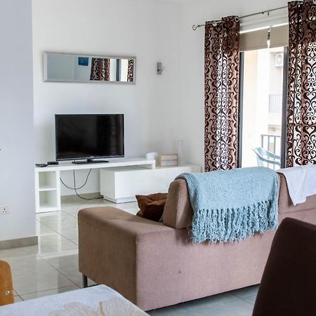 Spacious 3-Bedroom Apartment 30 Seconds From Sea マルサスカーラ エクステリア 写真