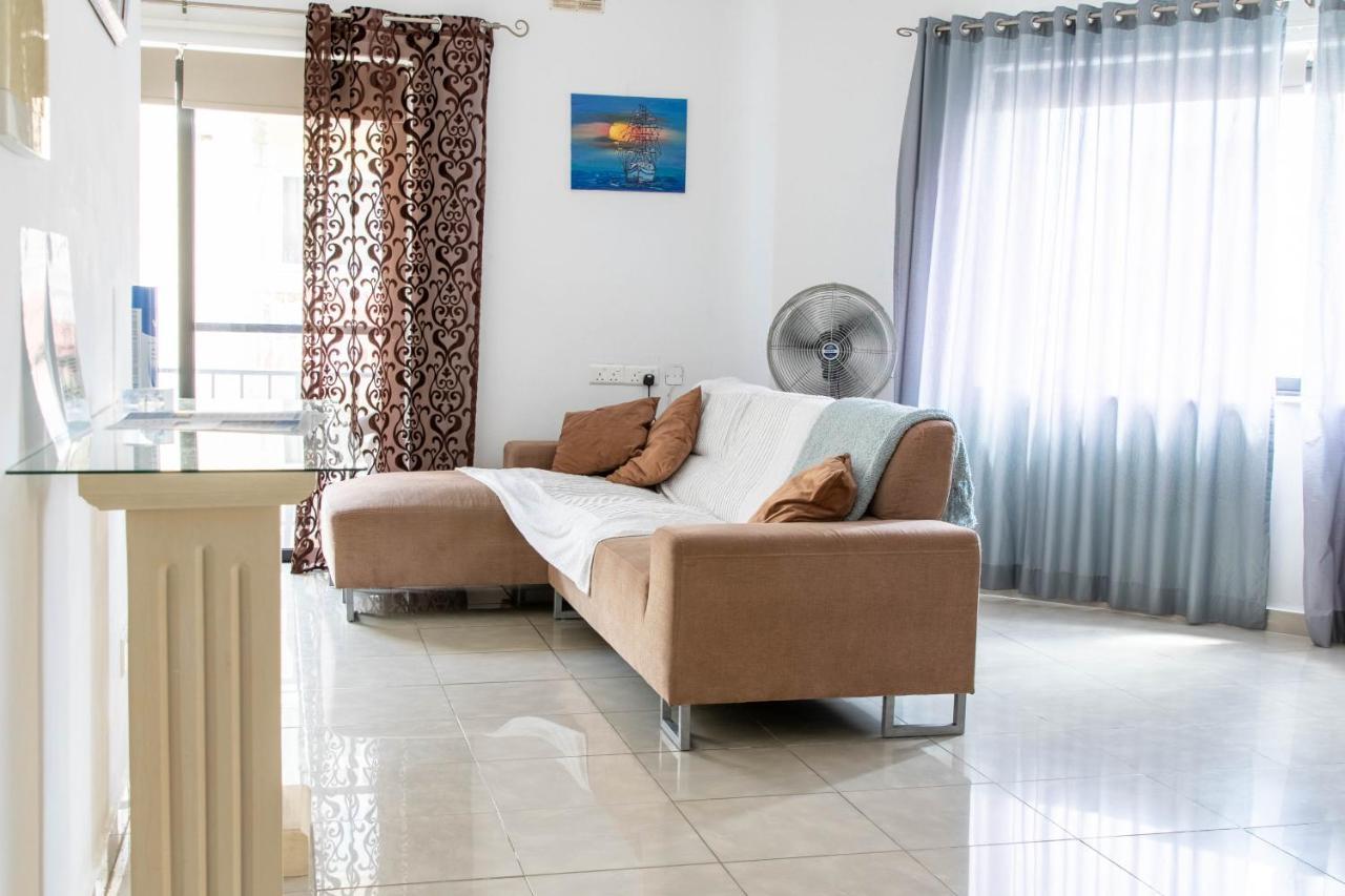 Spacious 3-Bedroom Apartment 30 Seconds From Sea マルサスカーラ エクステリア 写真
