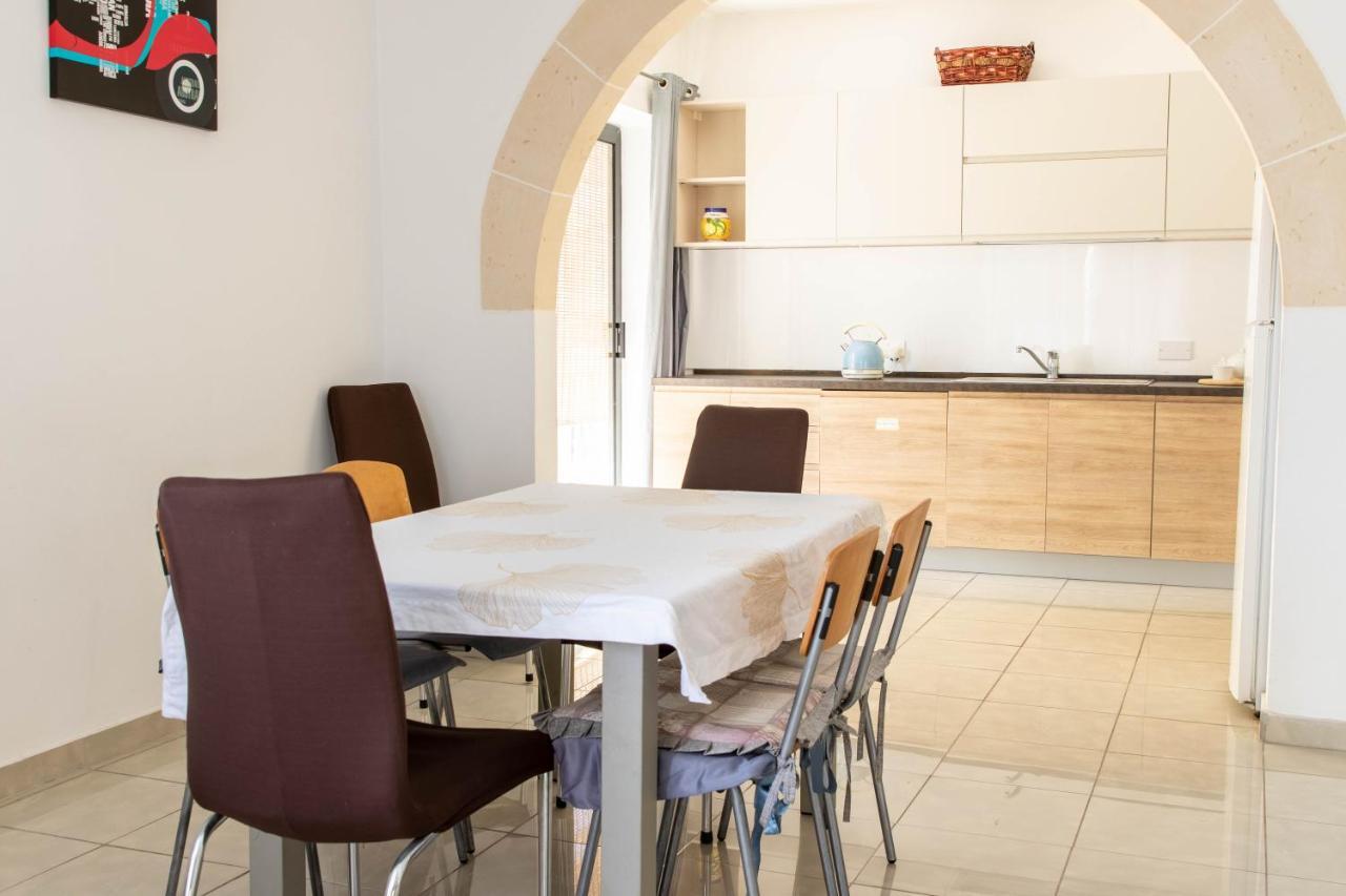 Spacious 3-Bedroom Apartment 30 Seconds From Sea マルサスカーラ エクステリア 写真