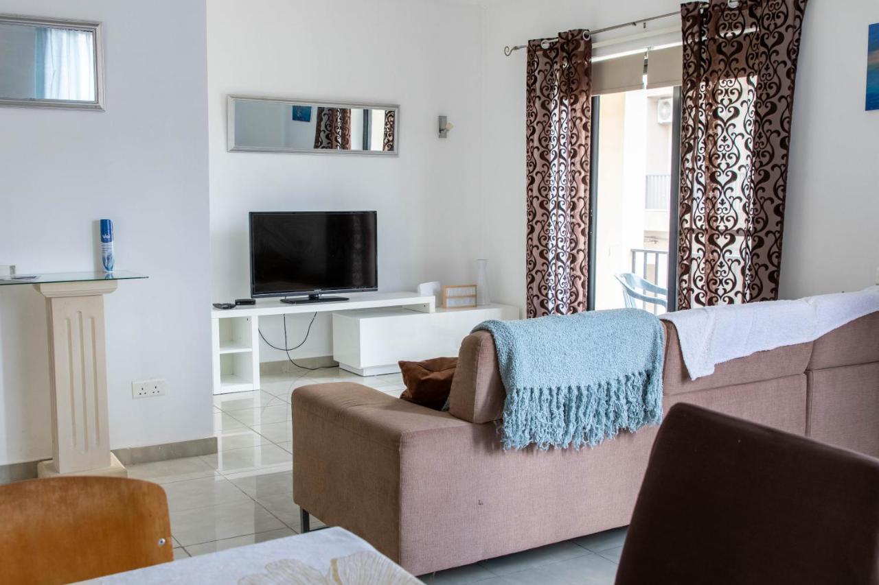 Spacious 3-Bedroom Apartment 30 Seconds From Sea マルサスカーラ エクステリア 写真