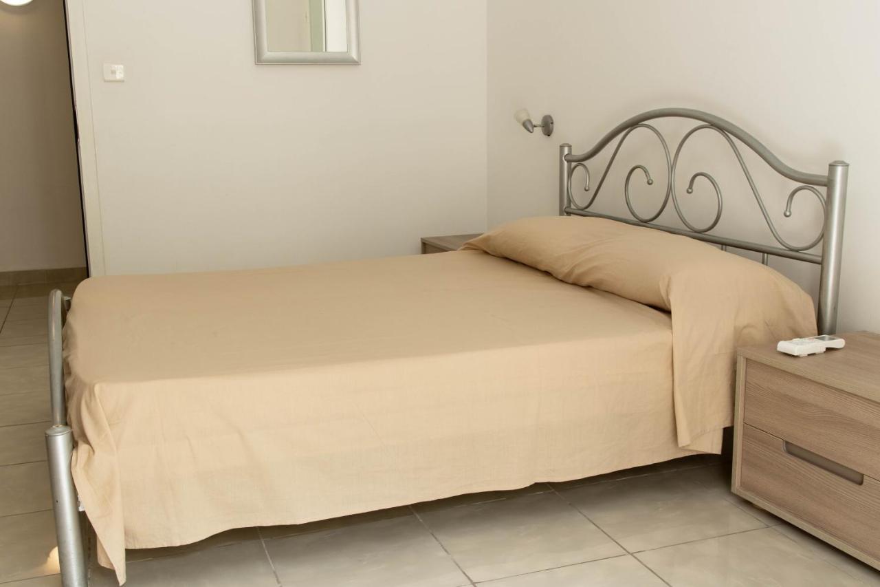 Spacious 3-Bedroom Apartment 30 Seconds From Sea マルサスカーラ エクステリア 写真