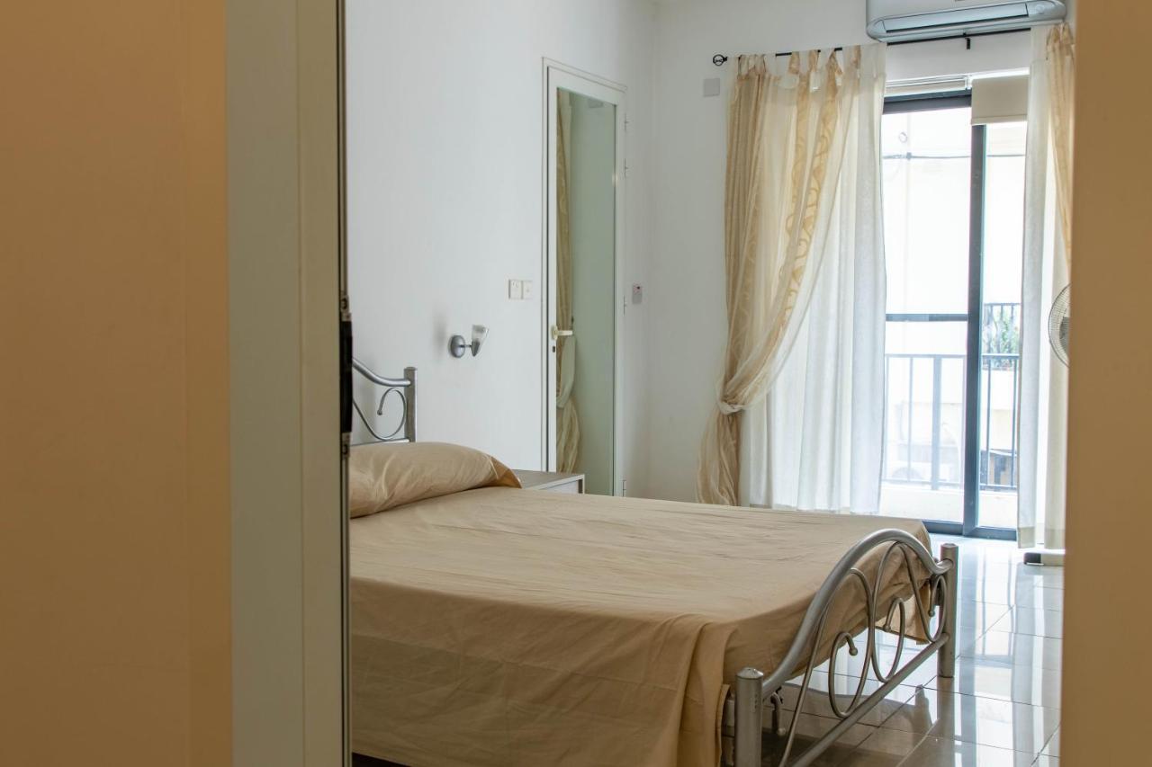 Spacious 3-Bedroom Apartment 30 Seconds From Sea マルサスカーラ エクステリア 写真