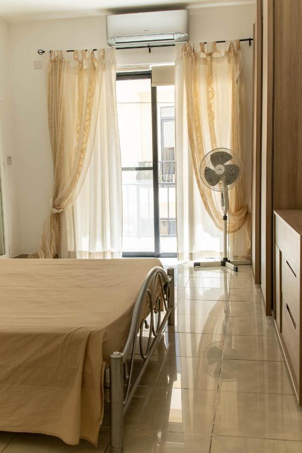 Spacious 3-Bedroom Apartment 30 Seconds From Sea マルサスカーラ エクステリア 写真