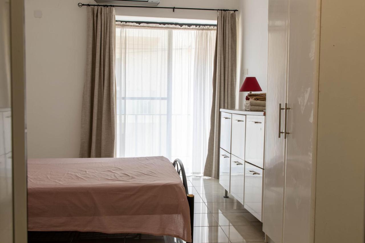 Spacious 3-Bedroom Apartment 30 Seconds From Sea マルサスカーラ エクステリア 写真